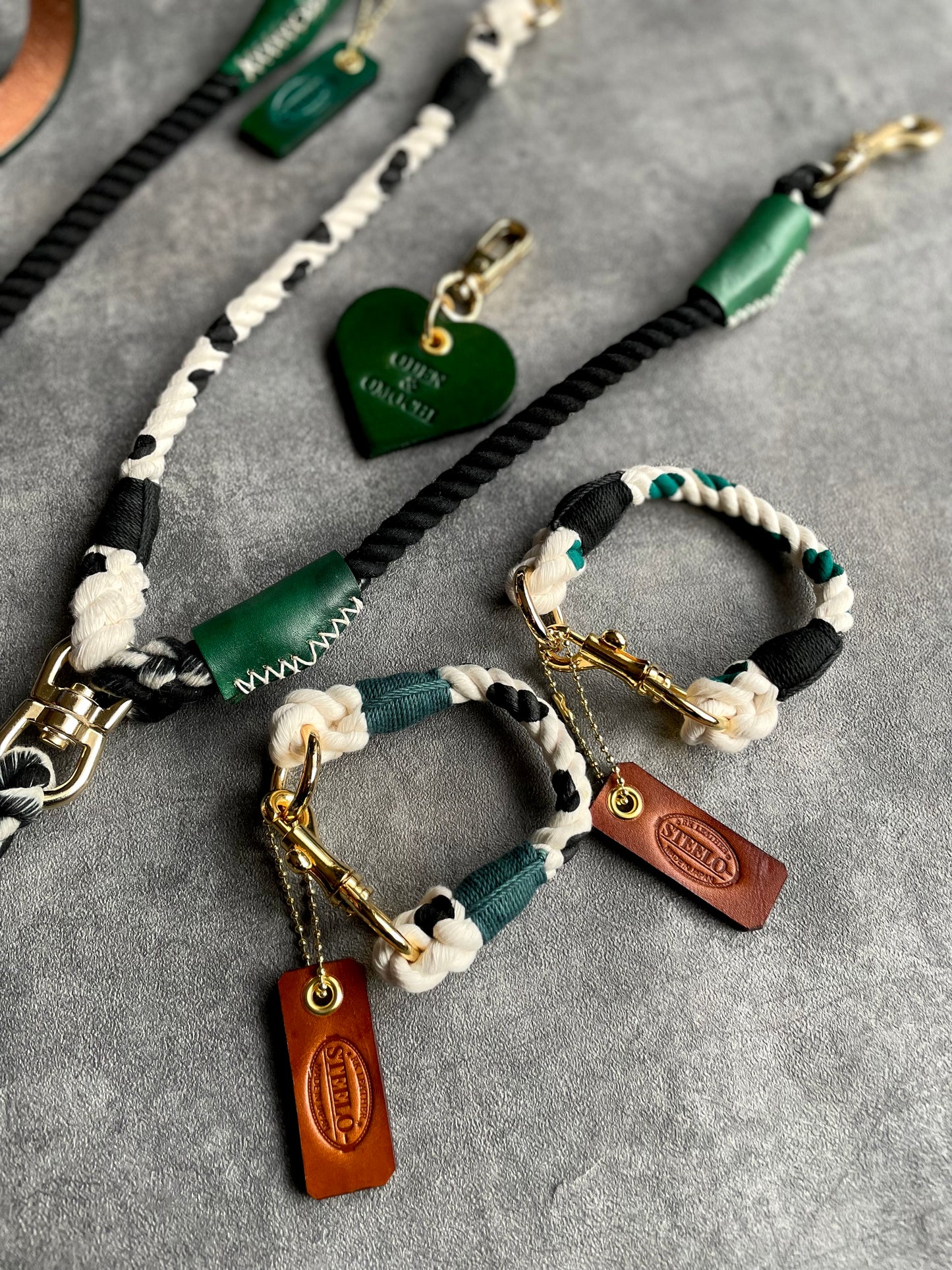 牛柄ROPE COLLAR