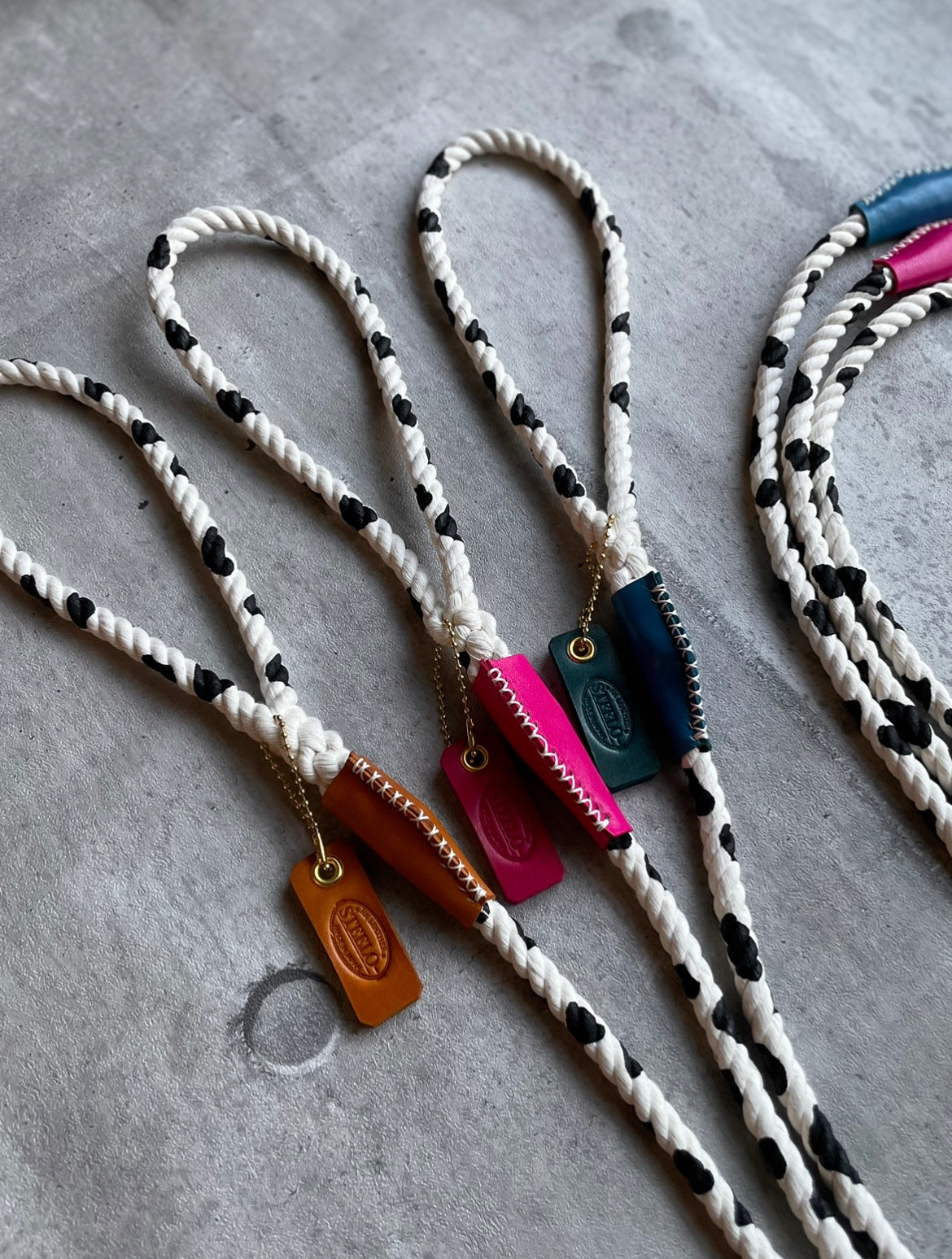 CUSTOM CASUAL 牛柄 ROPE LEAD